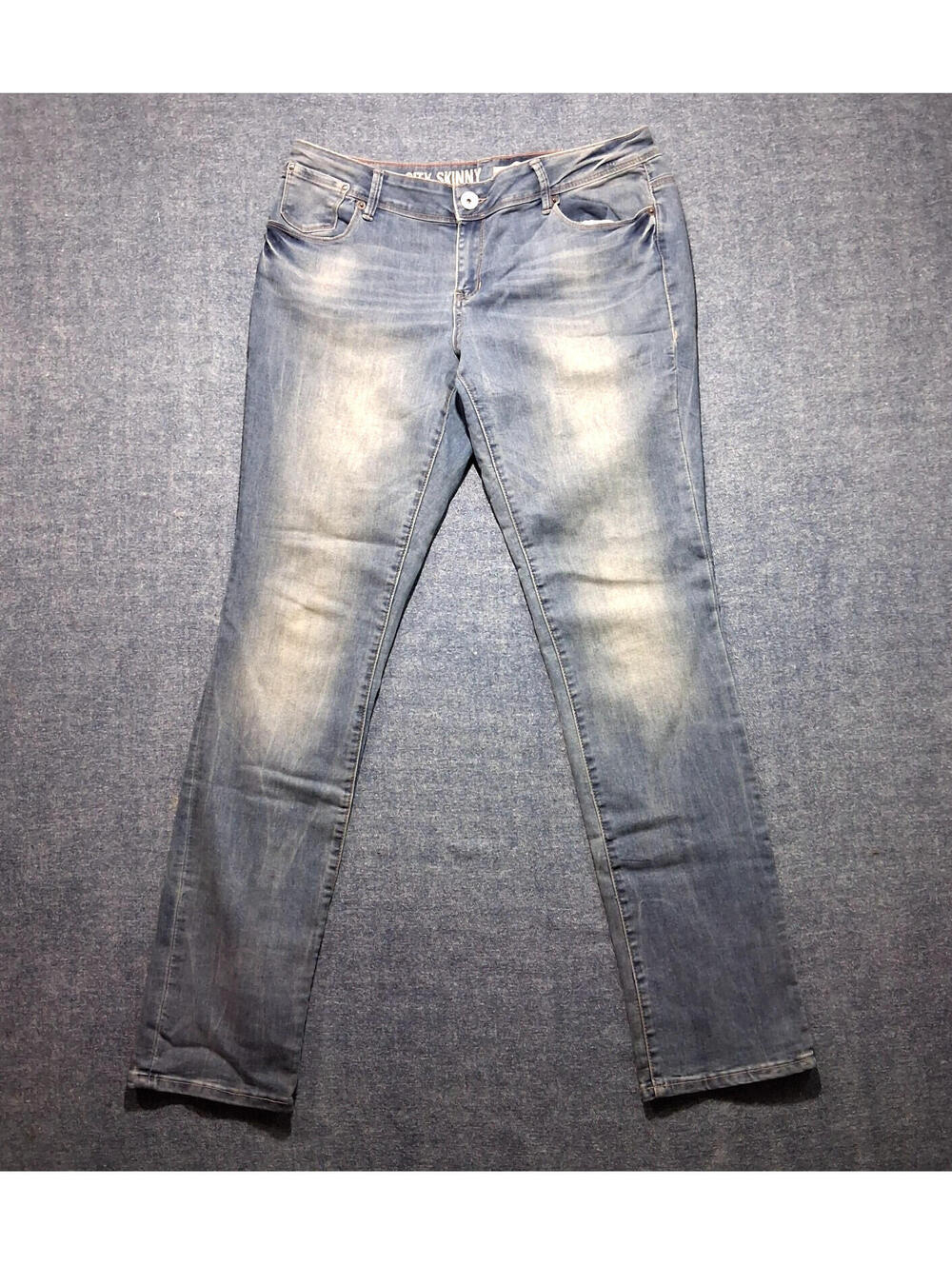 DKNY Women's Size 32x32 Medium Rise, Medium Wash, Stretch Denim Blue Jeans